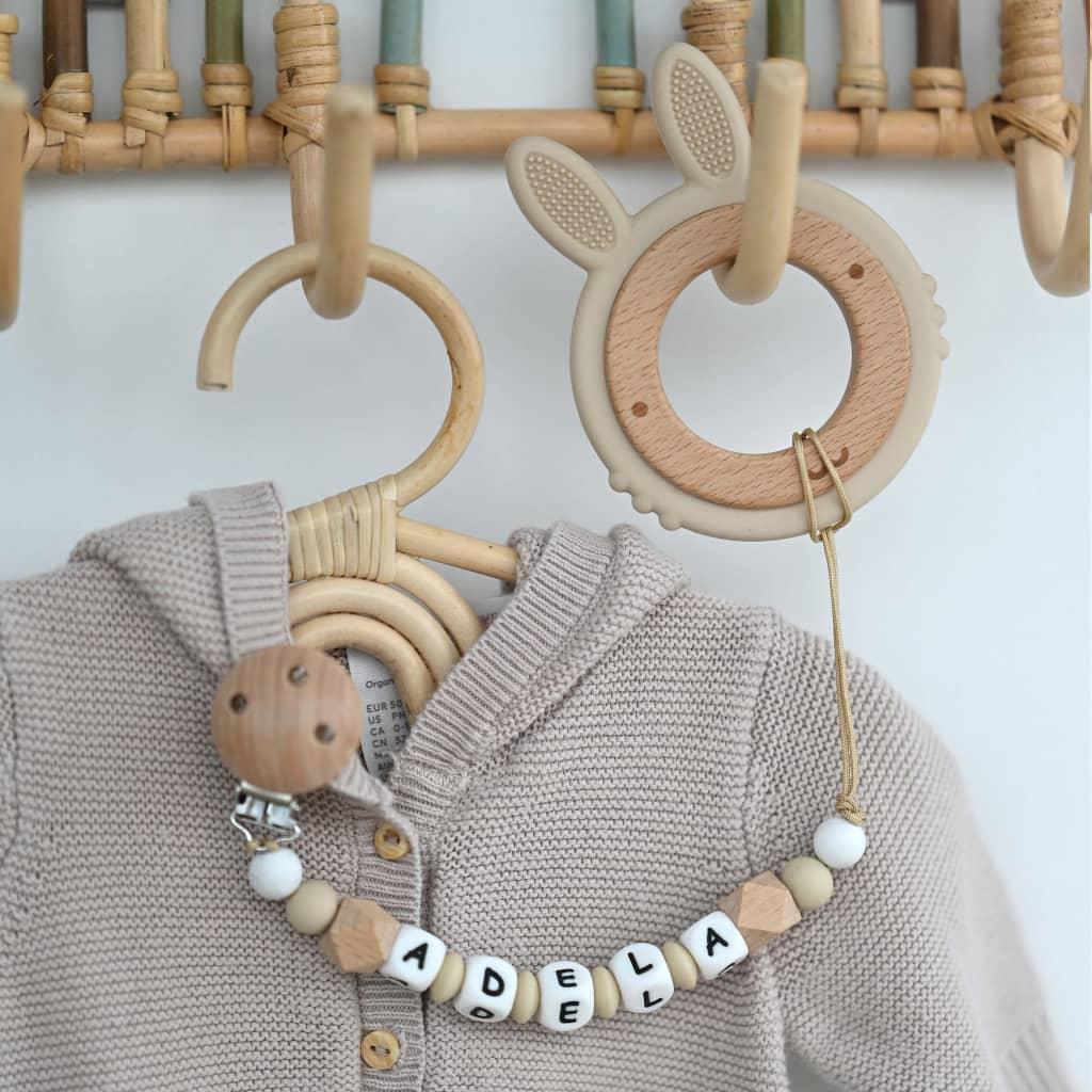 Set lantisor personalizat cu jucarie dentitie beige