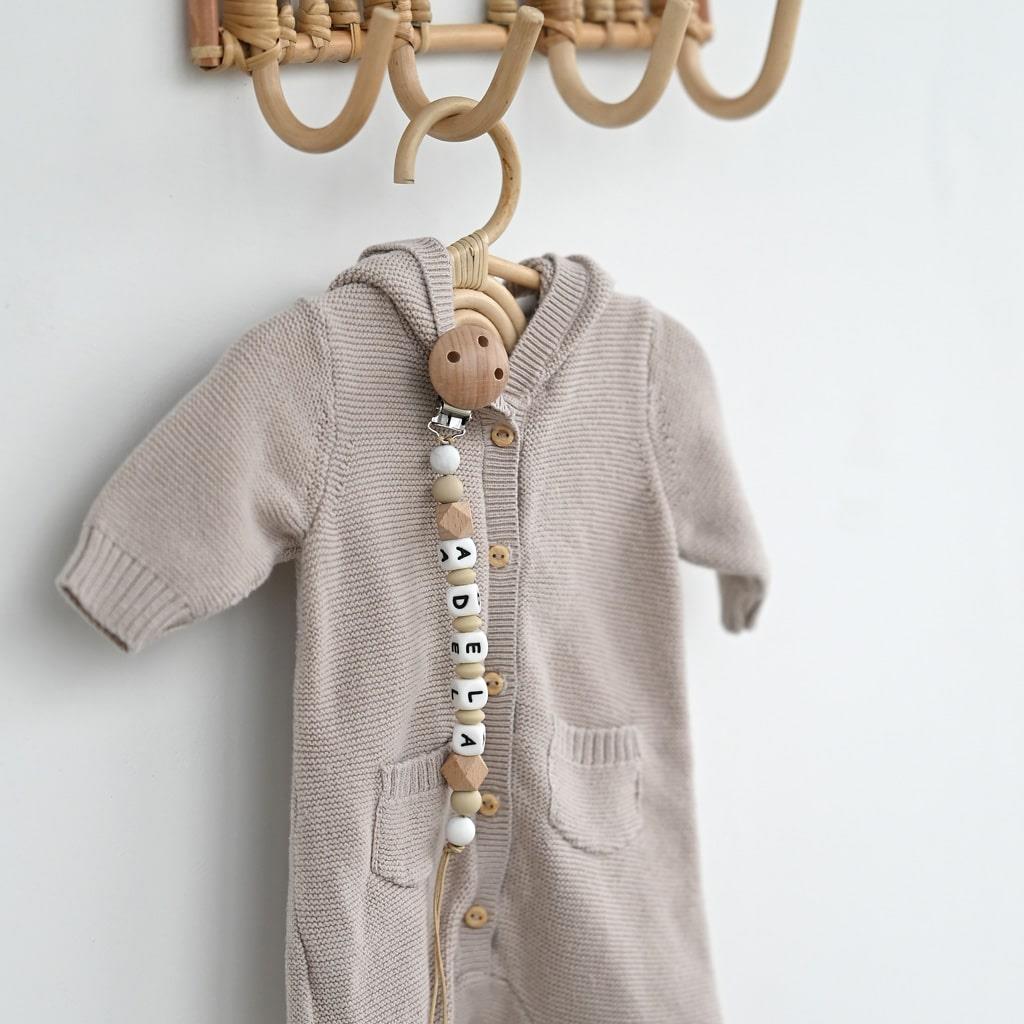 Lantisor personalizat cu litere din silicon beige